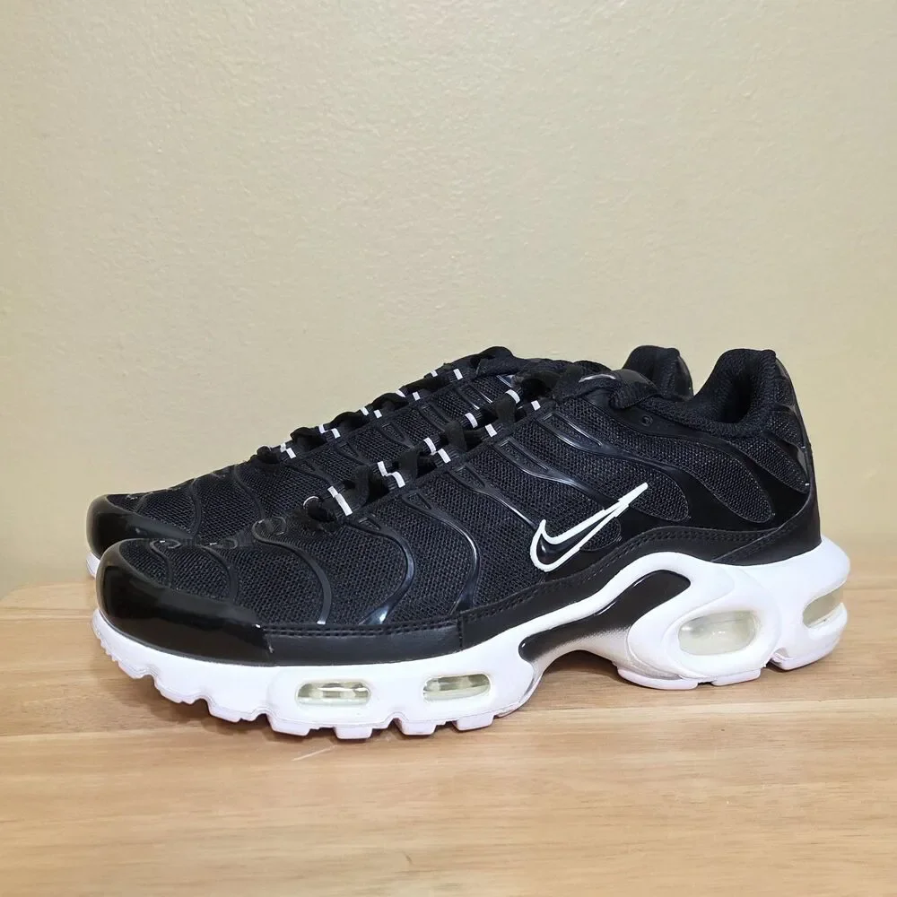 Nike Air Max Plus Black White DM2362-001 Women's Size 7.5